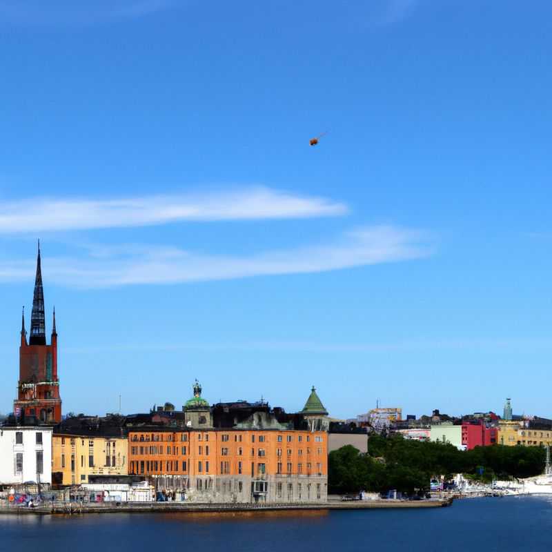 Un voyageur solitaire flâne dans les rues pavées de Gamla Stan, le quartier historique de Stockholm, baigné par la lumière dorée du soleil d'été.